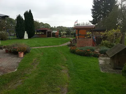 Sitzecke mit Grillkamin und Feuerstelle