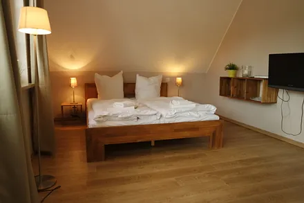 mit Sitzecke, Sat-TV, Aufbettung möglich