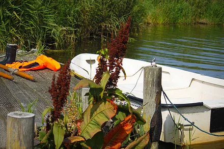 Das Wasser direkt vor der Tür – bereit für kleine Auszeiten auf dem Bodden.