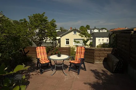 Terrasse am Hausgarten mit Blick in die Altstadt