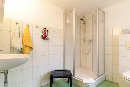 Bad mit Dusche & WC, Föhn