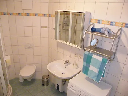 Dusche, Badewanne, Waschmaschine