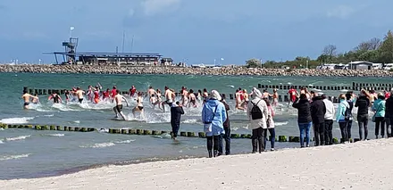 Traditionelles Anbaden in Glowe Mitte Mai um 11:11 Uhr