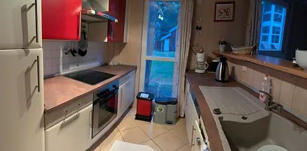 Küche - leider verwackelt. Die Spüle ist schon viereckig.