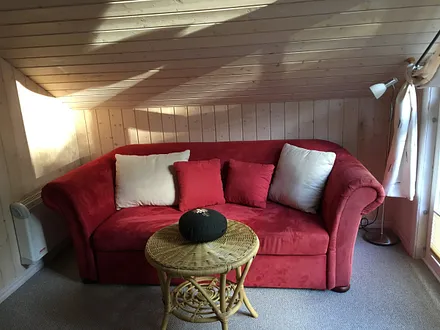 Kleine Sitzecke im Dachgeschoss