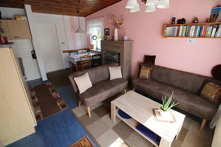 Wohnzimmer mit Küche und Essplatz