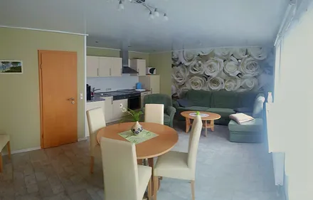 Wohnzimmer mit Essplatz 