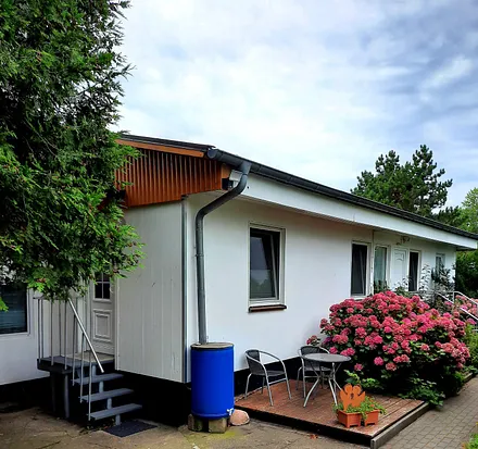 Separater Eingang mit kleiner Terrasse 