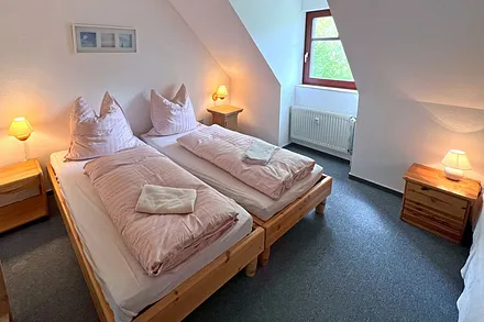 Doppelbett mit einem Einzelbett 