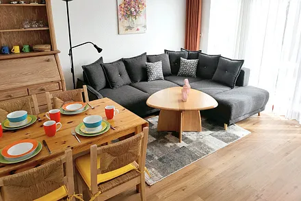 Sitzgruppe und Esstisch