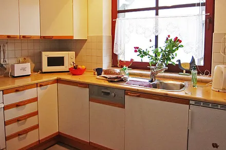 komplett eingerichtete Küche