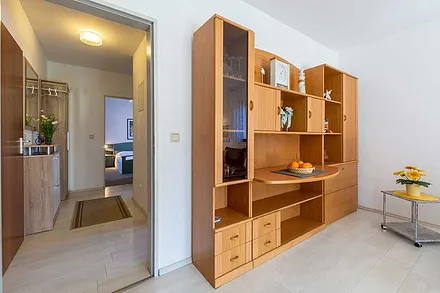 Wohnzimmerschrank