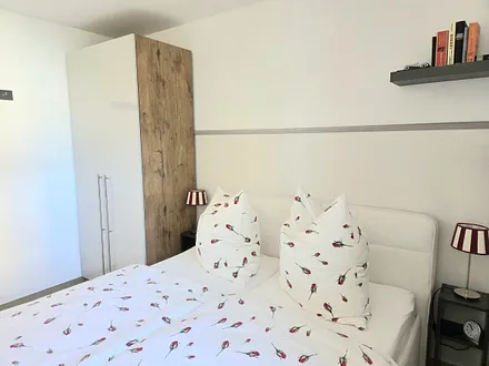 2. Schlafzimmer mit Bett 160x200 cm