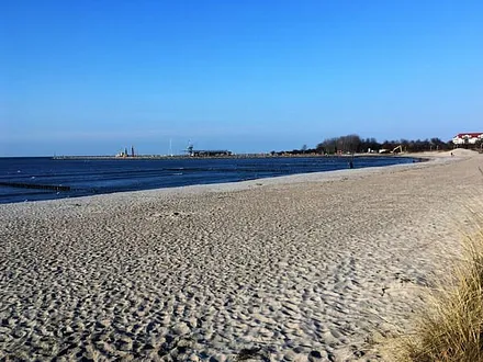 ... mit Blick zum Hafen