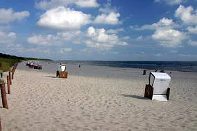 wunderbar breiter und feinsandiger Ostseestrand