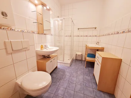 Wohnzimmer mit Zugang zur Terrasse