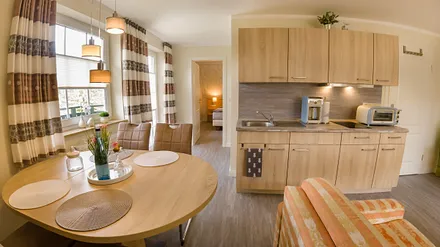 Blick auf die Küche und Essbereich