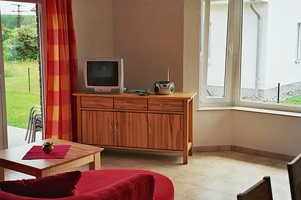 Blick auf Terasse und Erker.