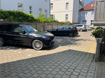 eigener Pkw Stellplatz direkt am Haus für unsere Urlauber inklusive