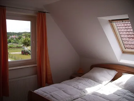 2 gleiche Schlafzimmer mit Doppelbett