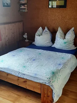 Blick vom Eingang in den Wohnschlafraum