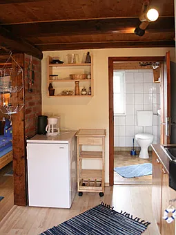 Blick Küche / Duschbad vom Eingang aus