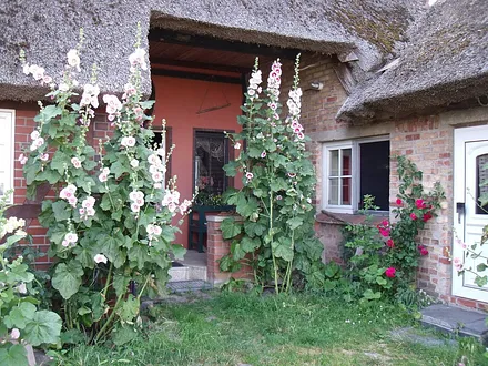Rechts, im kleinen Haus, befindet sich die FEWO
