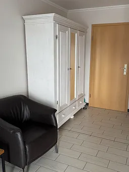 Eingangsbereich mit großem Kleiderschrank