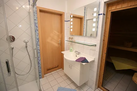 Bad 2 .. im OG mit angrenzender Sauna