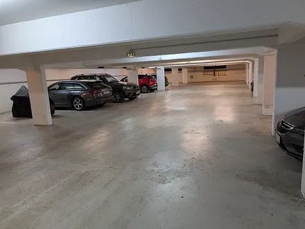 Tiefgarage mit Autostellplatz