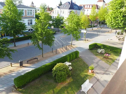 Blick vom Balkon auf die Strandstraße