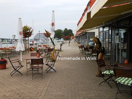 Promenade am Hafen in Wiek