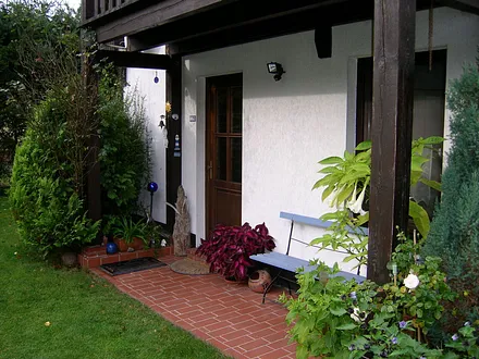 Bei uns parken Sie direkt vor dem Eingang ohne zusätzliche Kosten:)