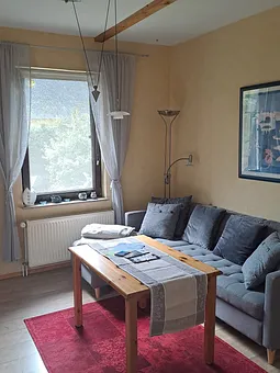 Wohnzimmer mit Gartenblick