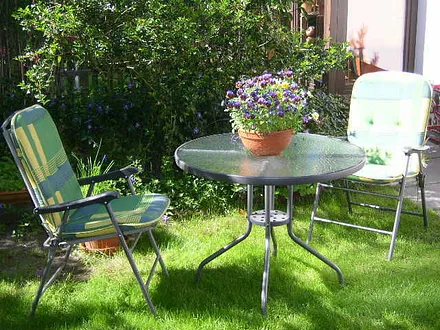 Sitzplatz mit Grillmöglichkeit im Garten