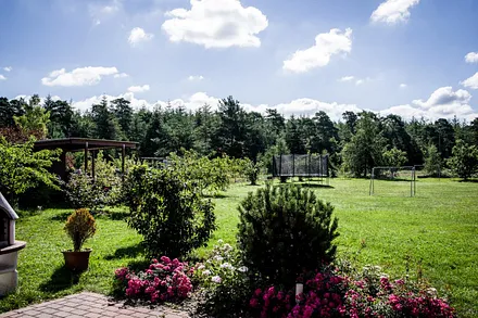 Freizeitwiese, Schaukel, Trampolin, Fußballtore