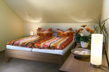 Doppelbett im Schlafzimmer