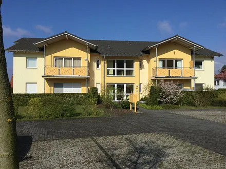 Ferienhaus Ansicht vorne mit Parkplätze