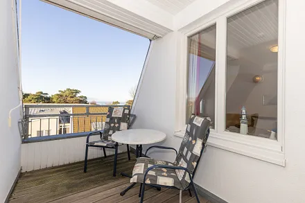 Dachterrasse mit seitlichem Ostseeblick und Schlafzimmerfenster