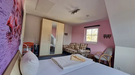 zusätzl. Schlafsofa im Schlafzimmer