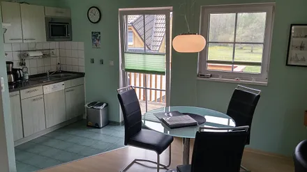 Küchenzeile und Eßbereich