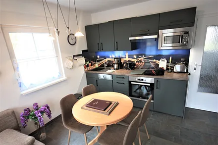 Küchenzeile und Eßbereich