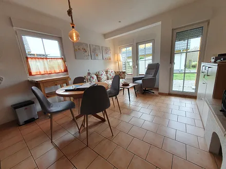 Wohnzimmer mit Essbereich