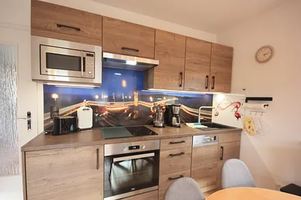 Neue Küchenzeile (2022) mit Seebrückenmotivrückwand