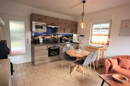 Küchenzeile mit Eßtisch