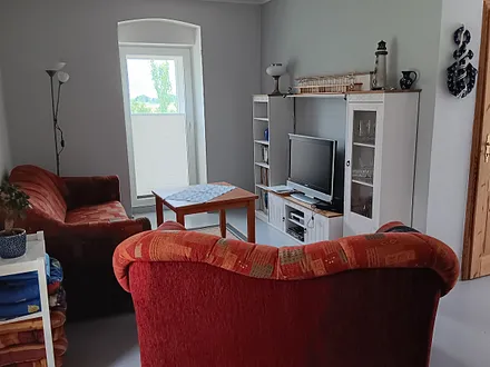 Wohnbereich mit 2 und 3-Sitzer Couch