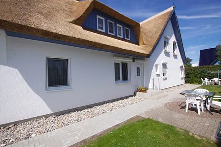 Eingang und Terrasse