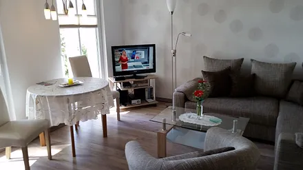 Wohnzimmer + Esstisch