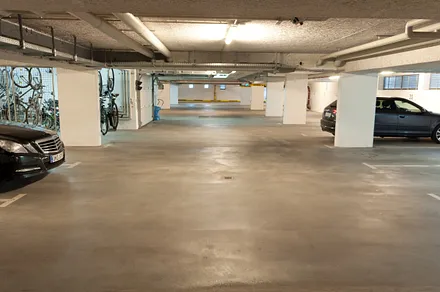 Tiefgarage mit Fahrradbox