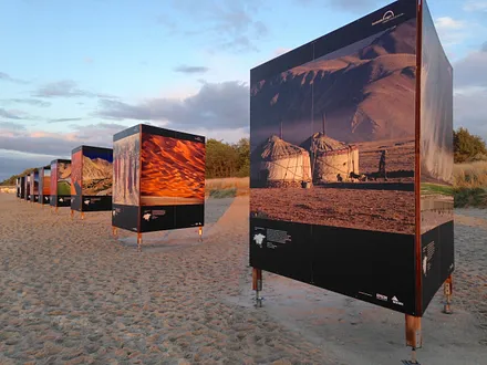 Fotoausstellung am Strand zur Horizonte Zingst